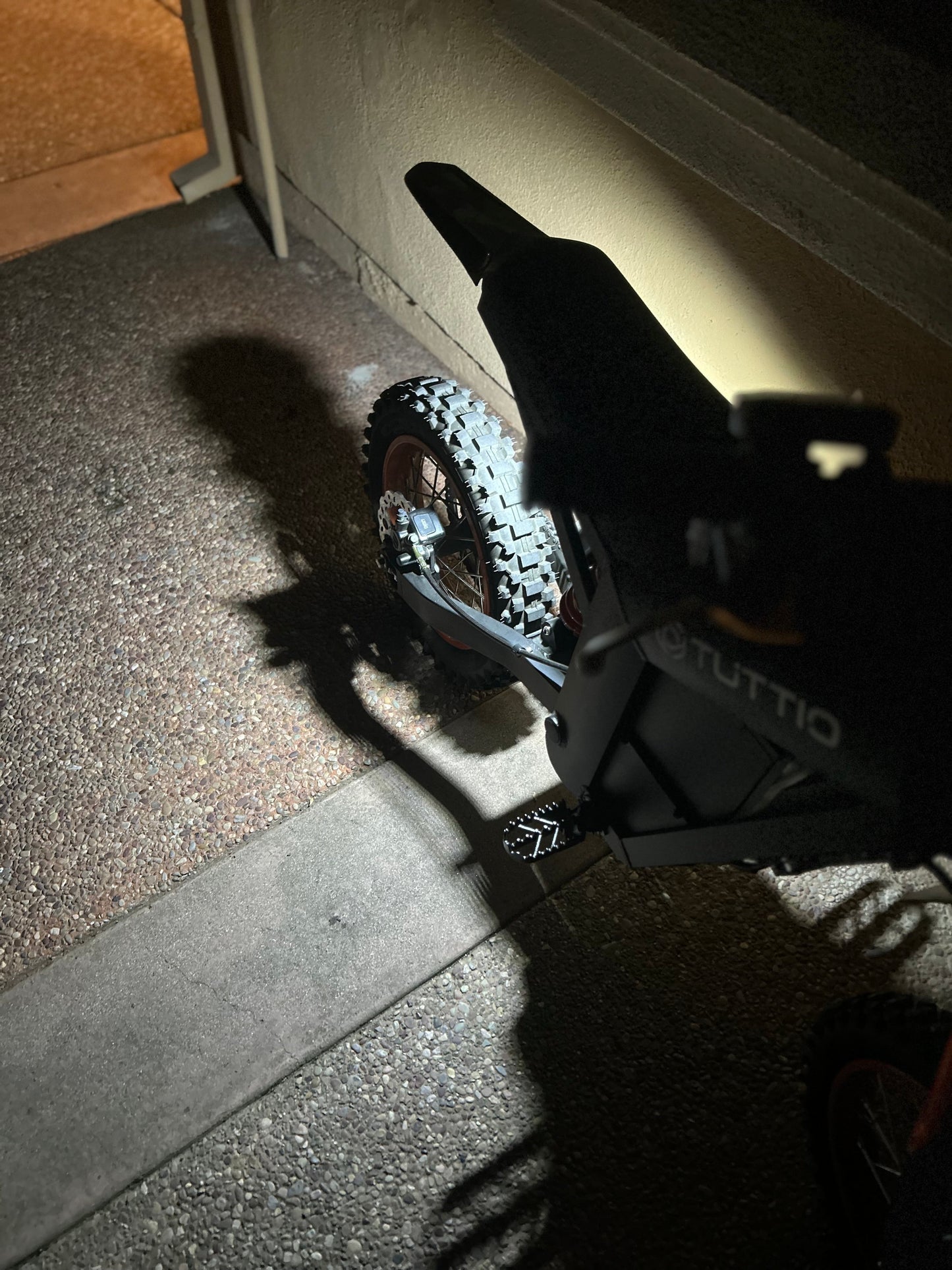 Battery Powered Rocklight V2 (AA)