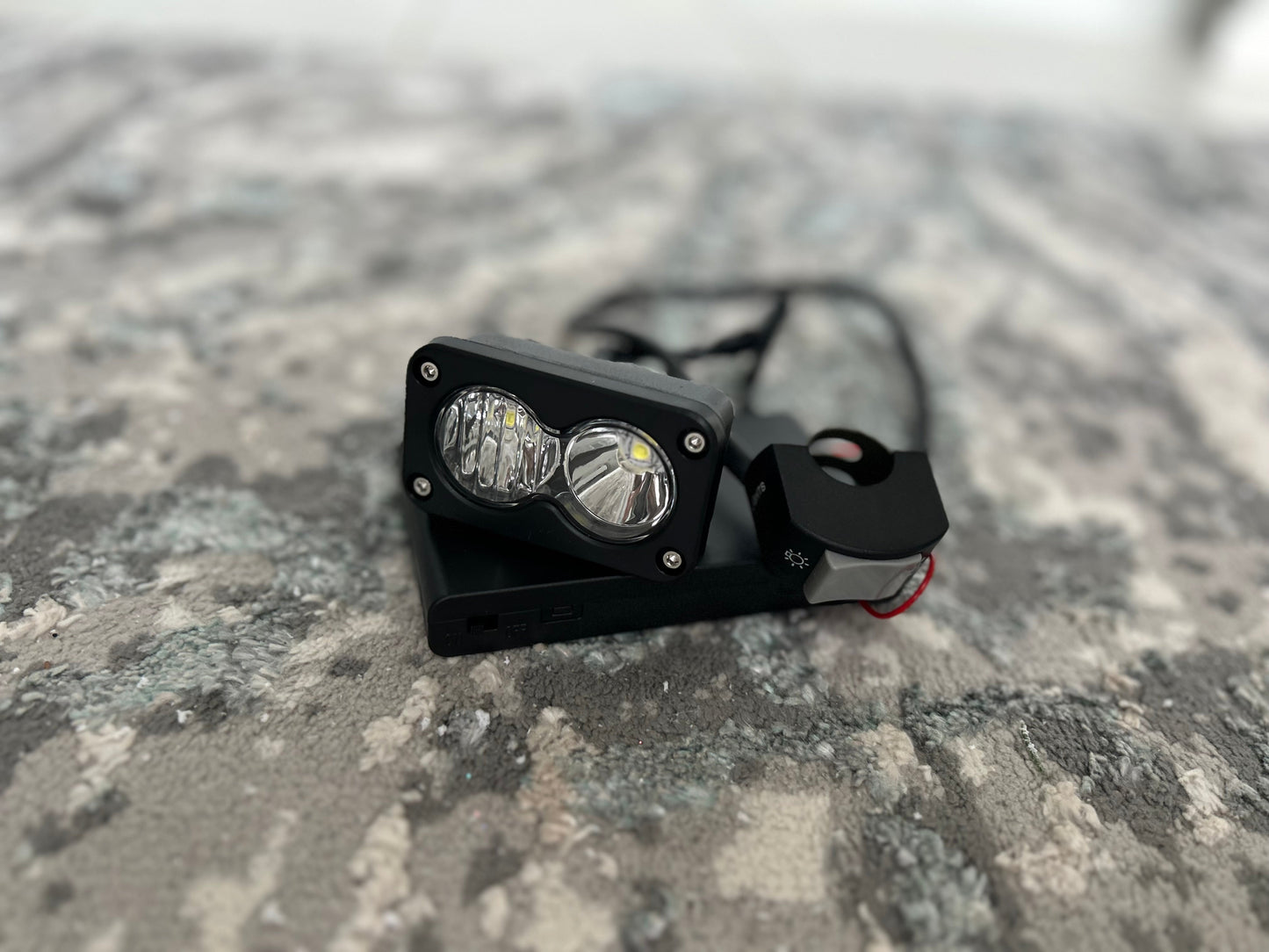 Battery powerd baja light