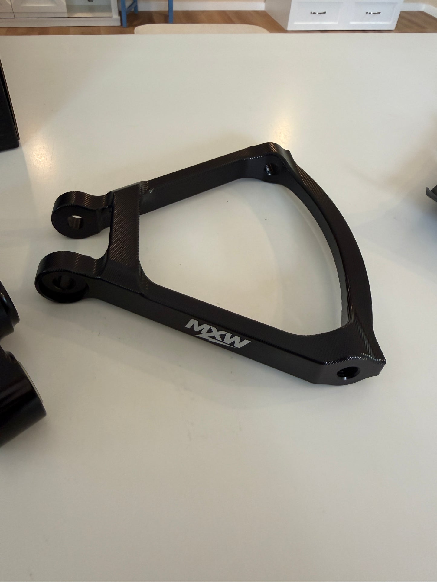 ULTRA BEE (TRIANGLE+LINKAGE)