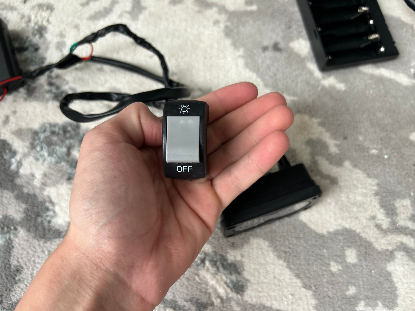 Battery powerd baja light