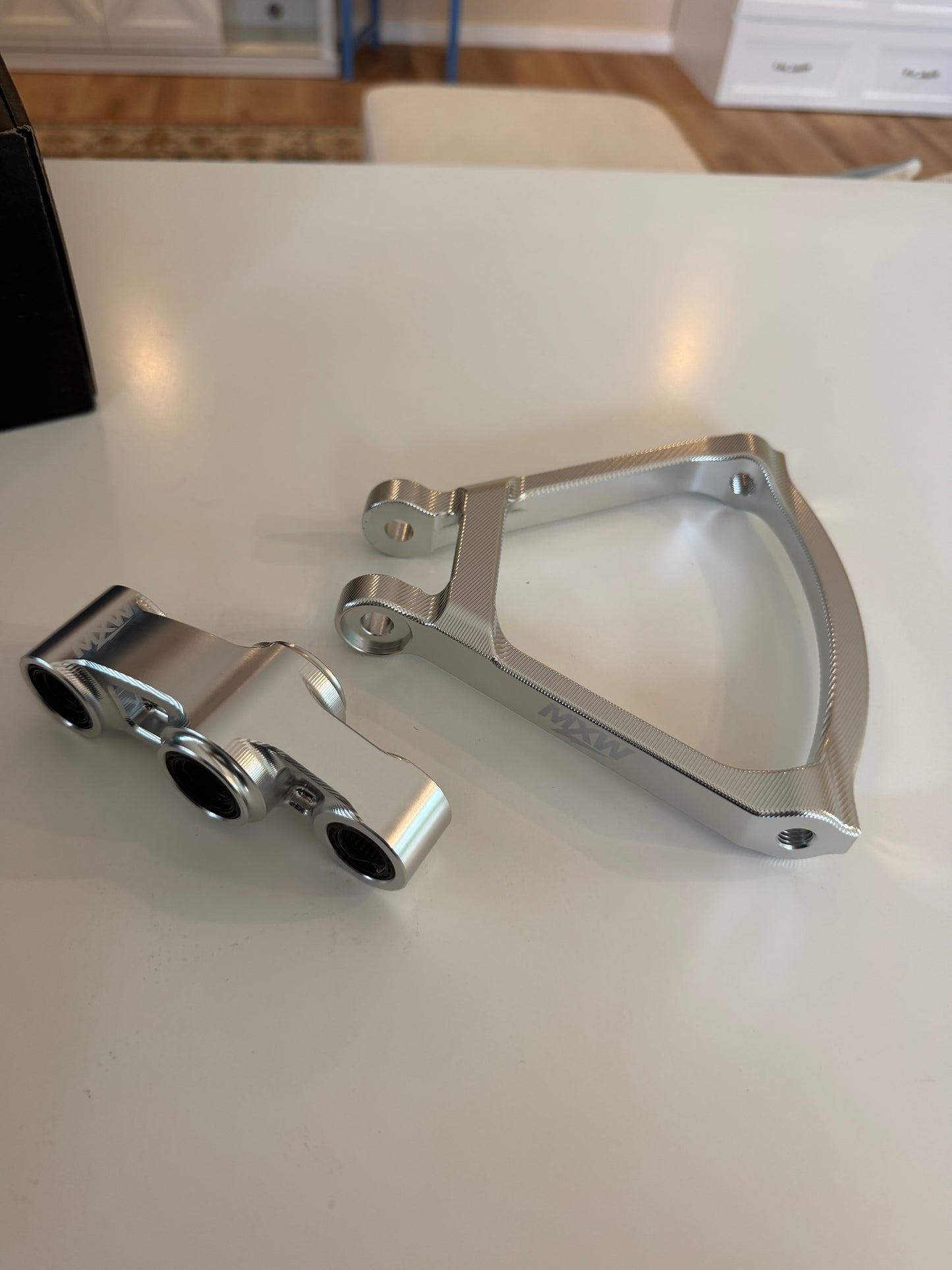 ULTRA BEE (TRIANGLE+LINKAGE)
