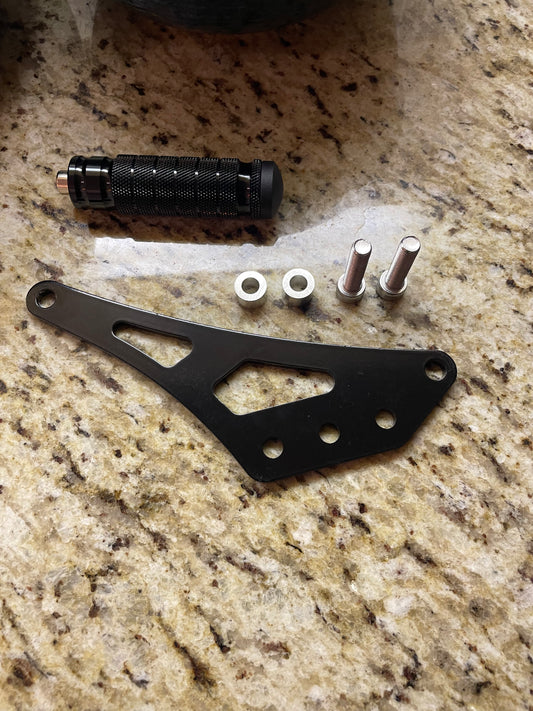 Light Bee footlock with bracket